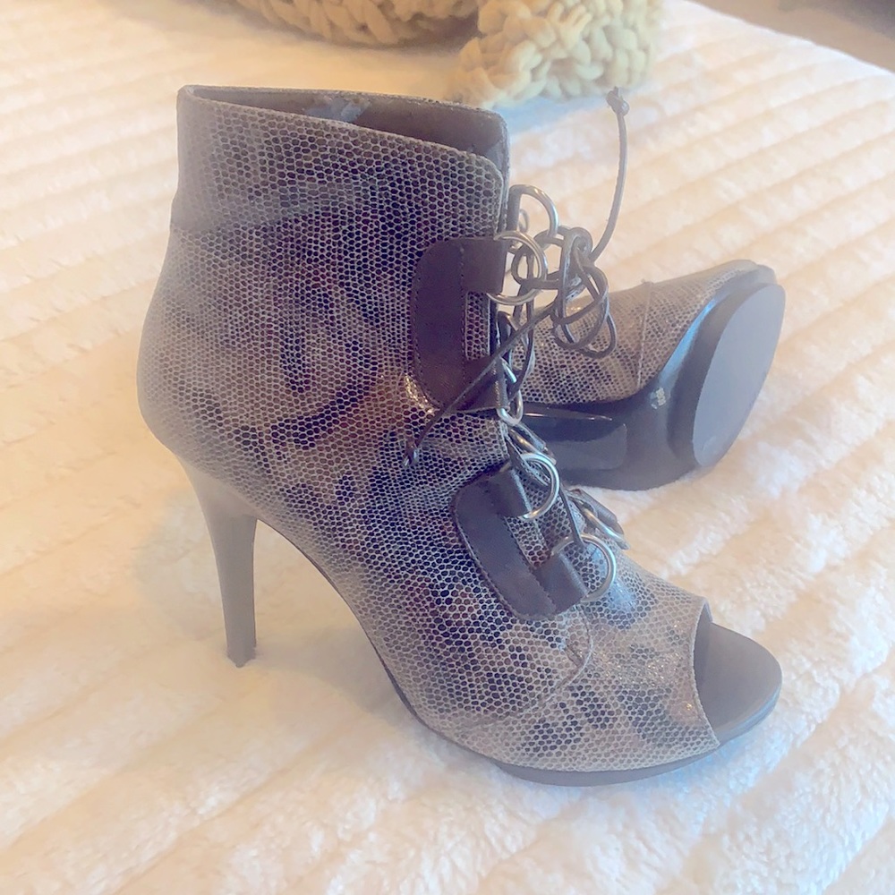 Sexy Lace up booties!
